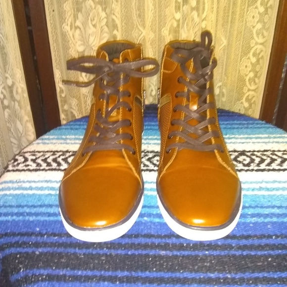 (KENNETH COLE'S). - Picture 3 of 6